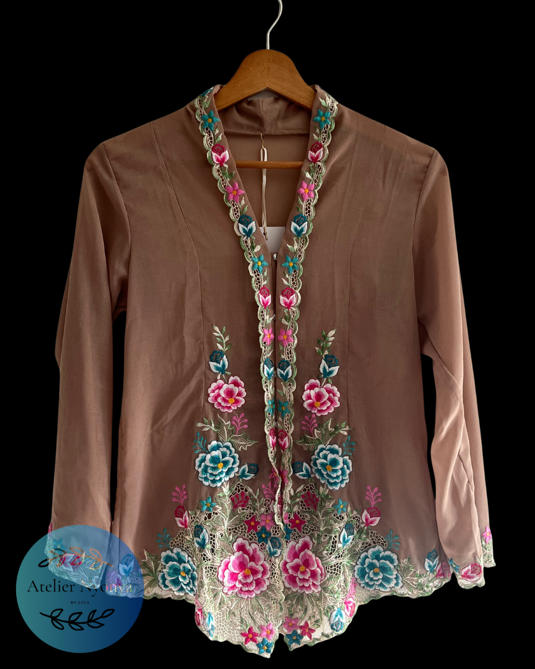 kebaya kerancang brown