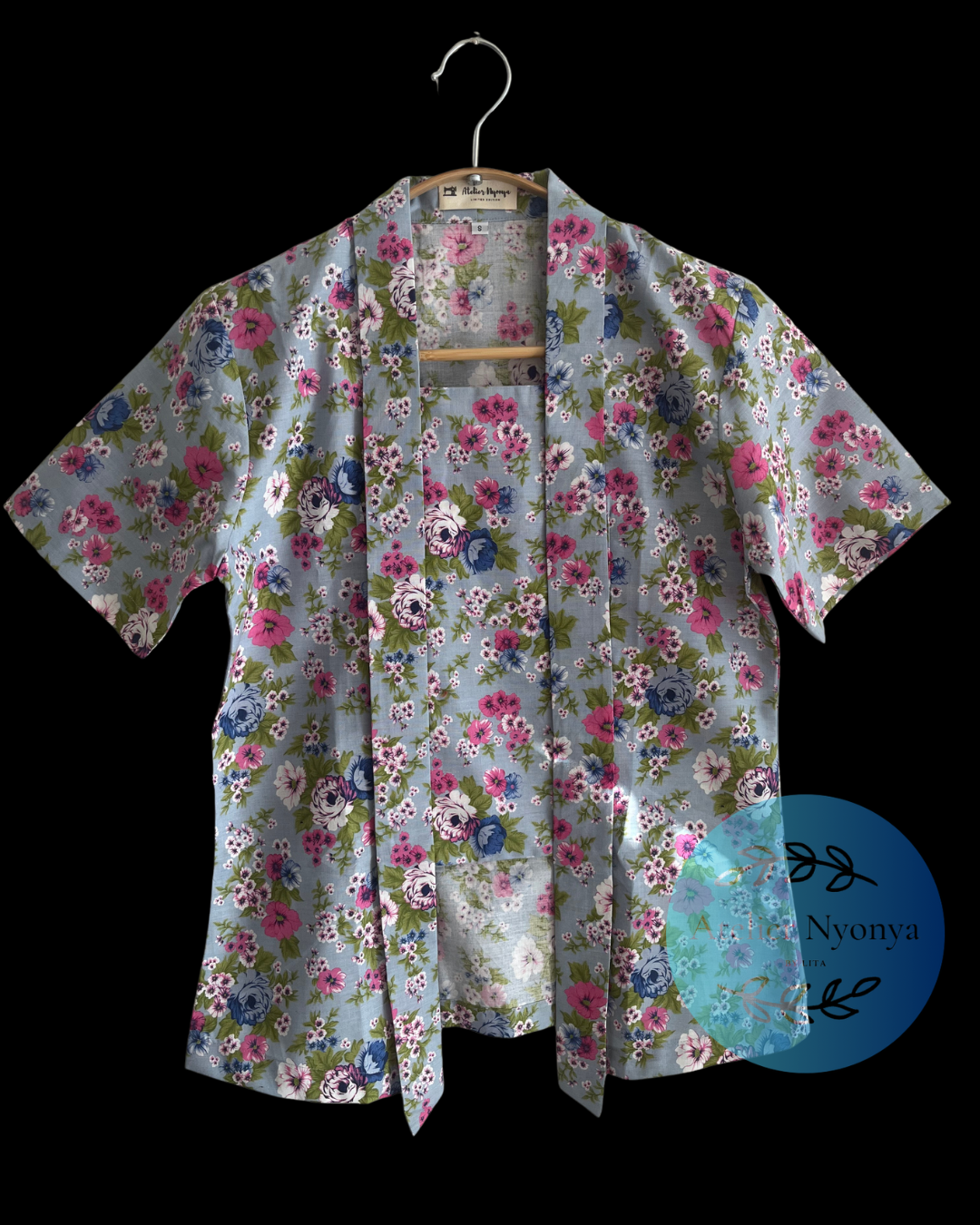 short sleeve kebaya kutubaru made from cottob with small flower motif in blue