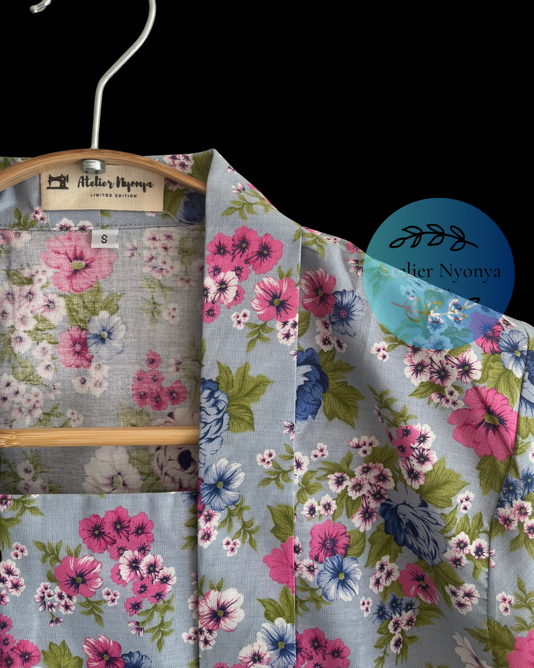 short sleeve kebaya kutubaru made from cottob with small flower motif in blue