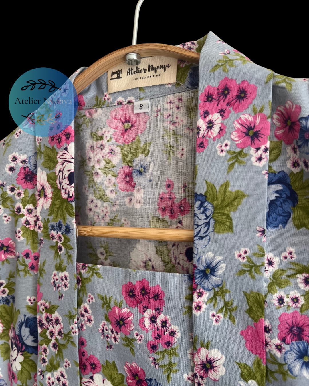 short sleeve kebaya kutubaru made from cottob with small flower motif in blue