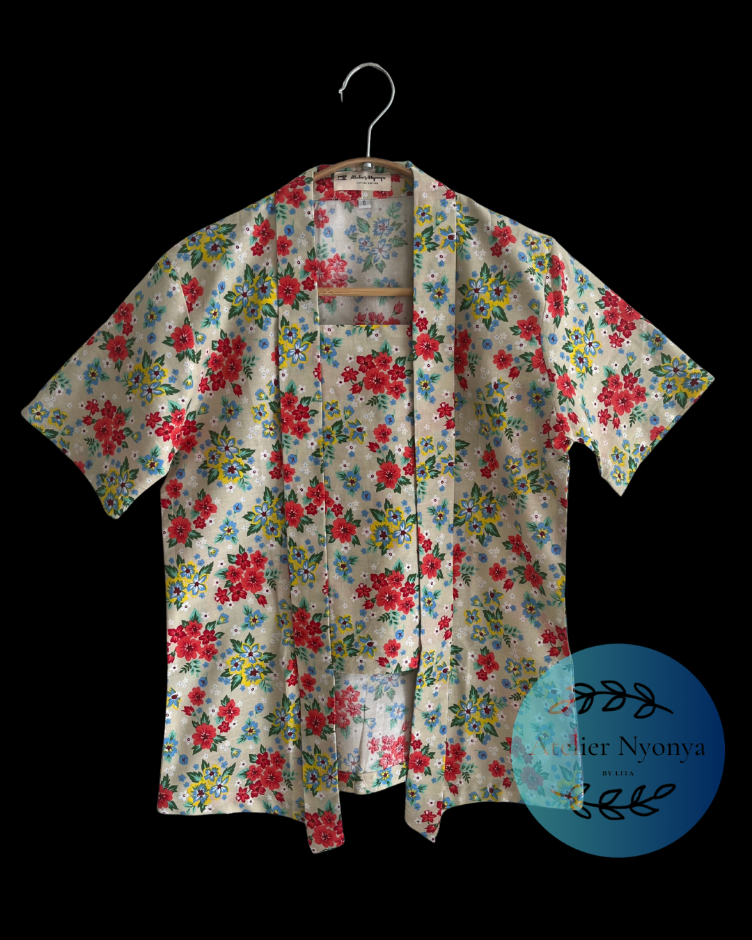 short sleeve kebaya kutubaru made from cottob with small flower motif in cream