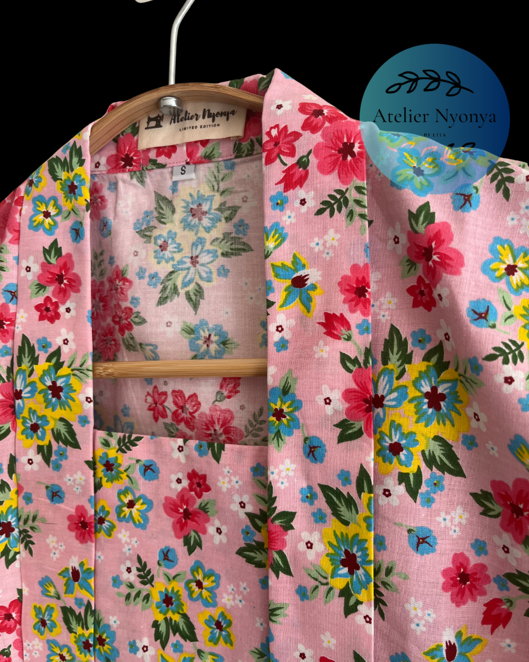 short sleeve kebaya kutubaru made from cottob with small flower motif in pink